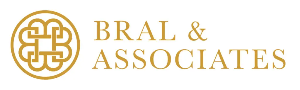 A gold colored logo for the federal & state associations.